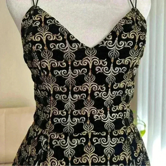 ALICE + OLIVIA Marilla Embroidered Strappy Mini Dress in Black Metallic Sz. 0 - Picture 11 of 16